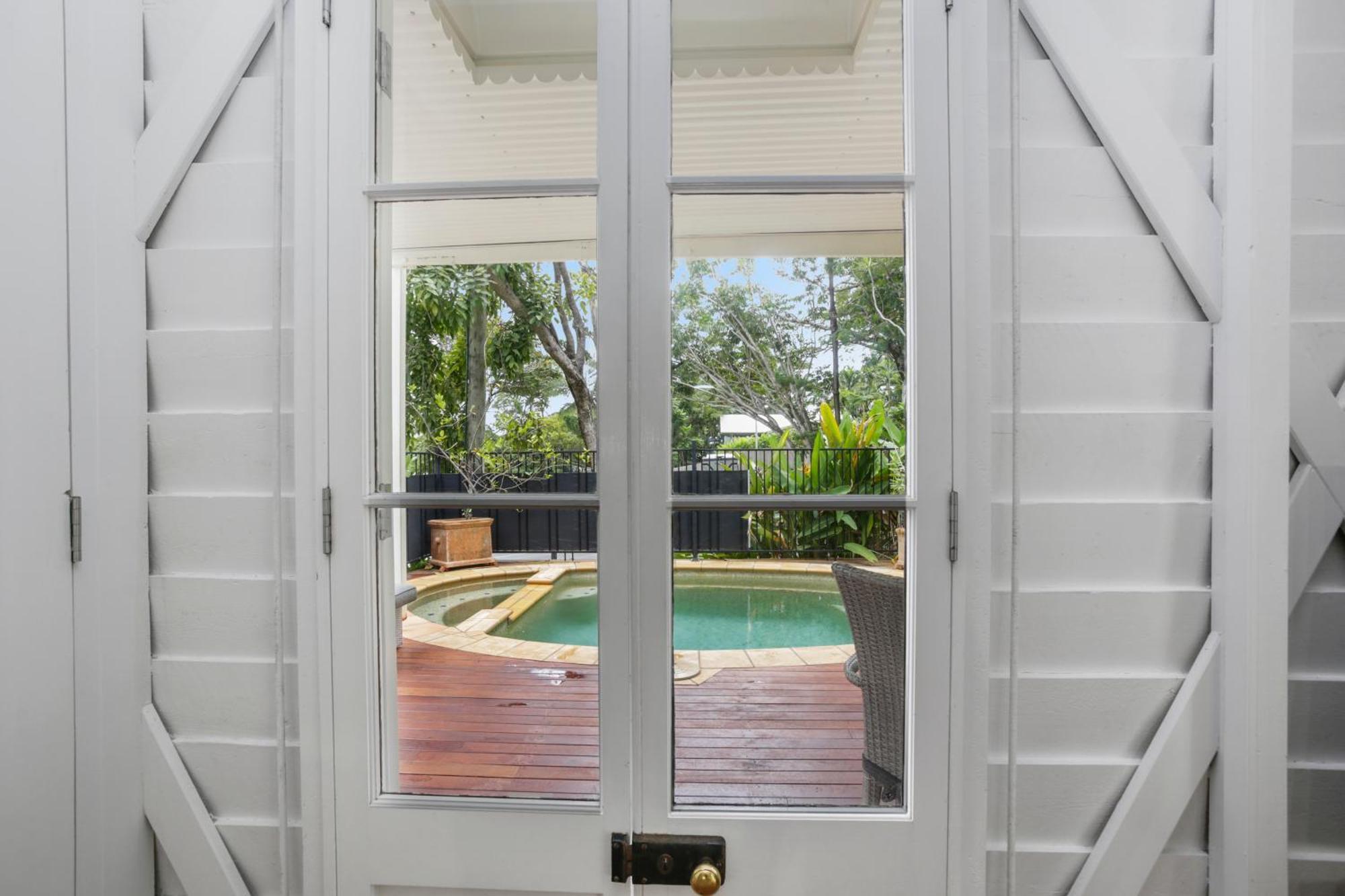 Port Douglas Cottage & Lodge Exterior photo