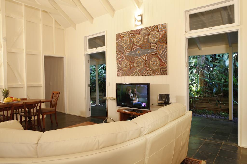 Port Douglas Cottage & Lodge Exterior photo