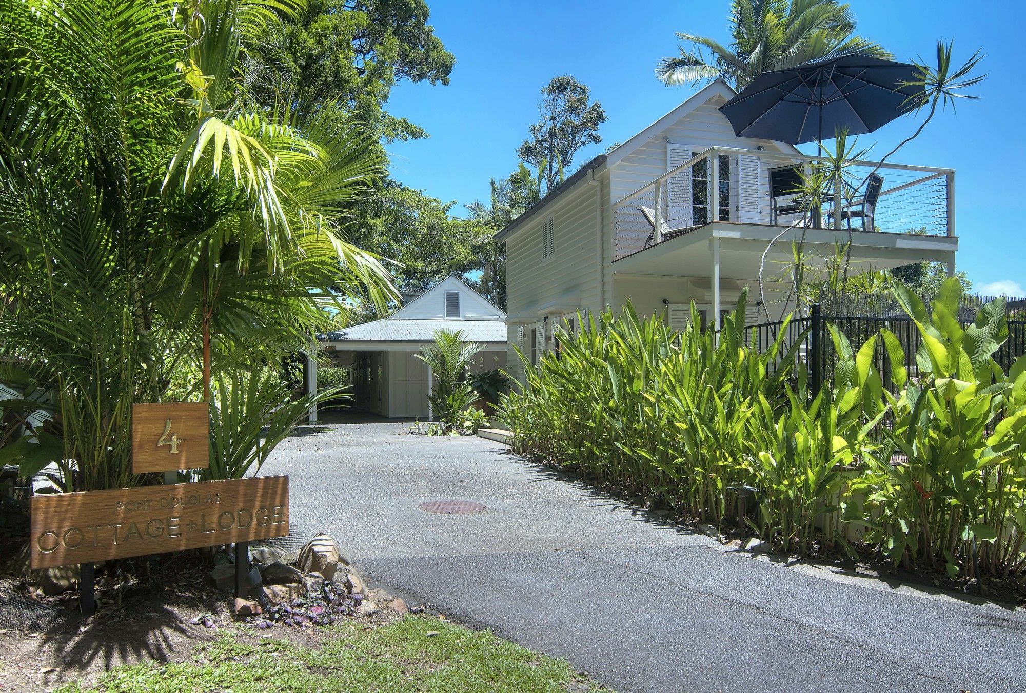 Port Douglas Cottage & Lodge Exterior photo